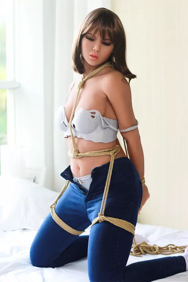 Große Brüste Sexpuppen
