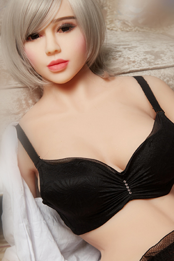 Sexy königliches Mädchen mit riesigen Brüsten Sex Doll