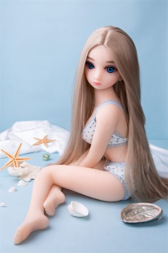 Reine niedliche kleine Sexpuppe