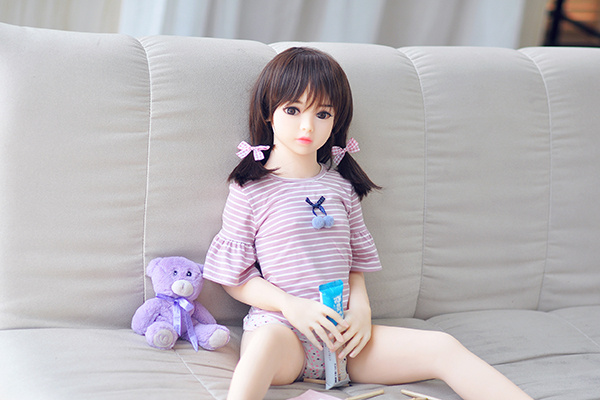 Petite und niedliche chinesische Mini Sex Puppe Fotoalbum